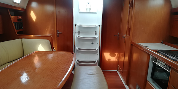 interieur voilier nuit a bord-2